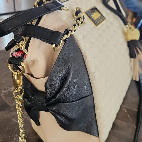 Betsey Johnson Tote / Shoulder Bag - Picture 5 of 11